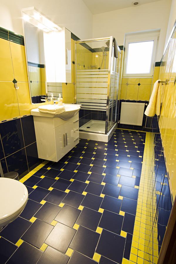 Athenee 1 Apartment *