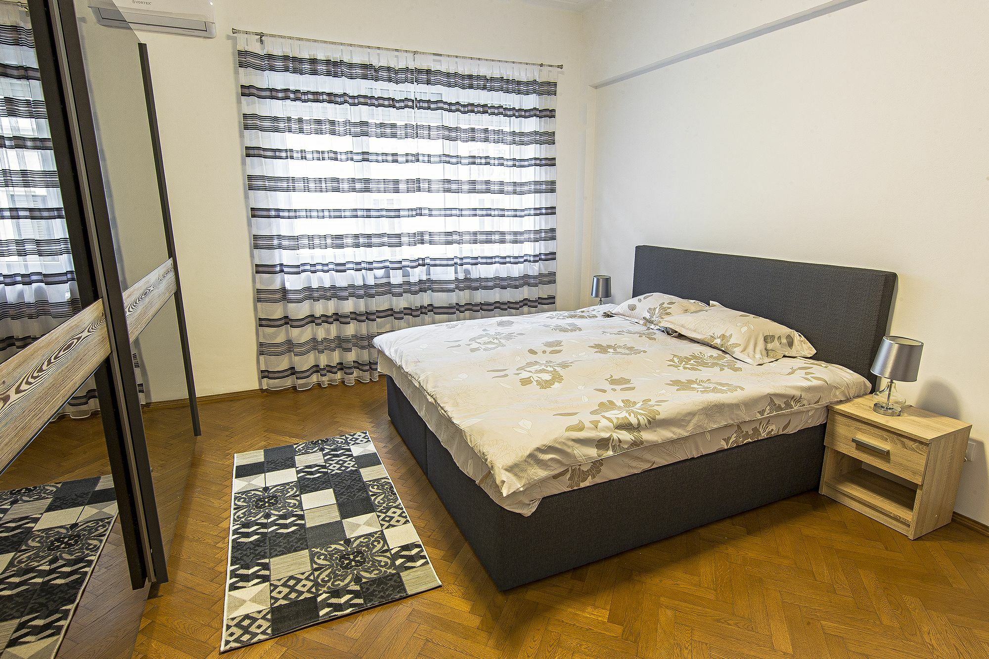 Athenee 1 Apartment *